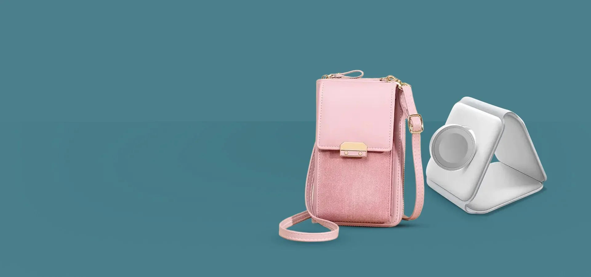 Розова дамска чанта с дълга презрамка и стилен аксесоар, върху син фон