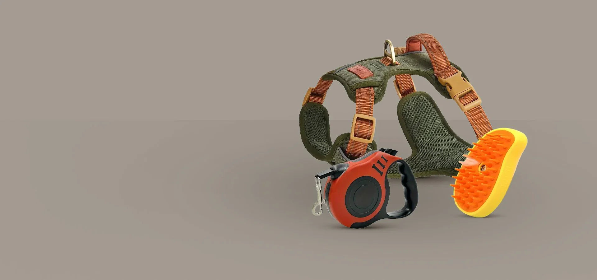 Комплект аксесоари за домашни любимци: нагръдник, автоматичен повод, четка за козина