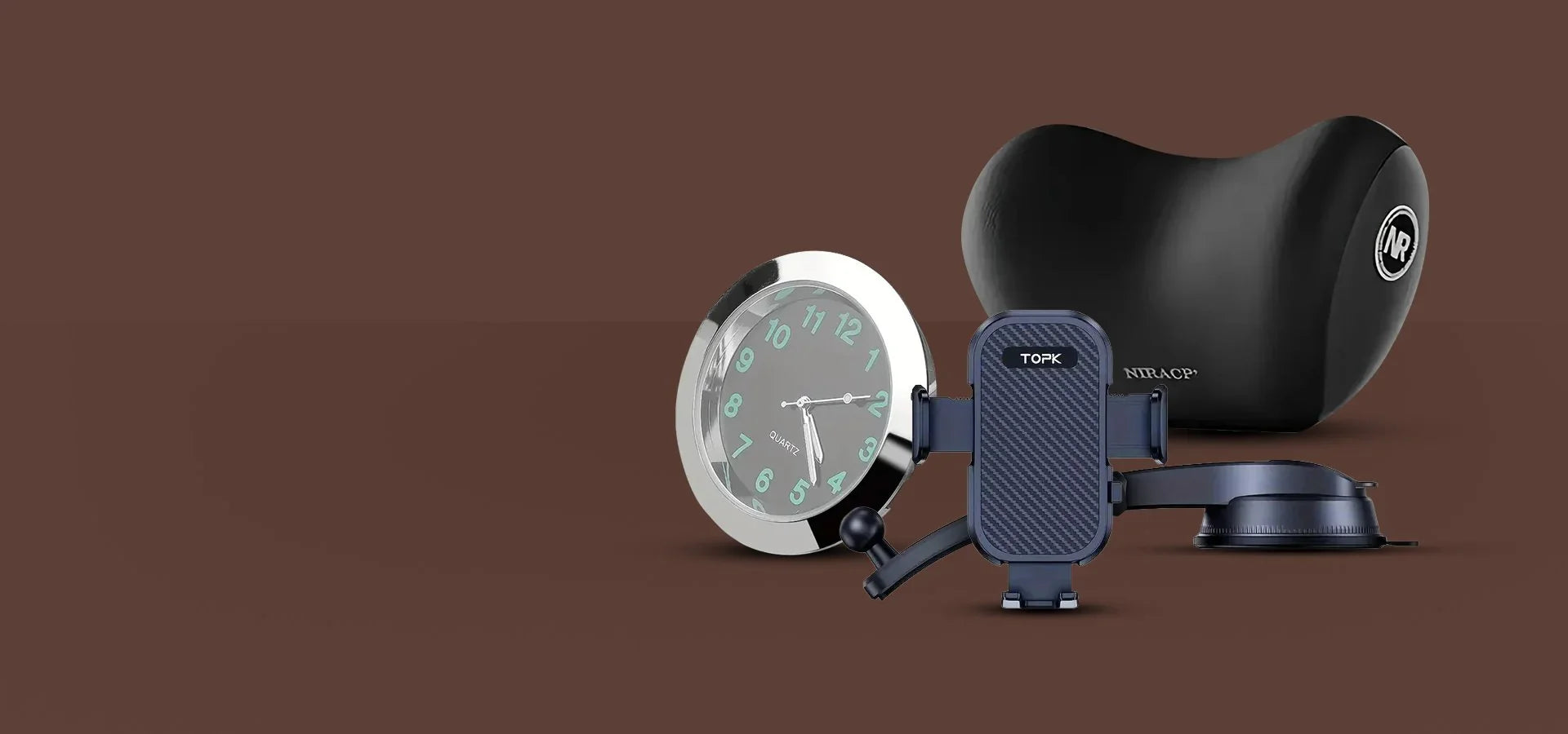 Кръгъл стенен часовник, държач за телефон за автомобил и ергономична черна облегалка на кафяв фон