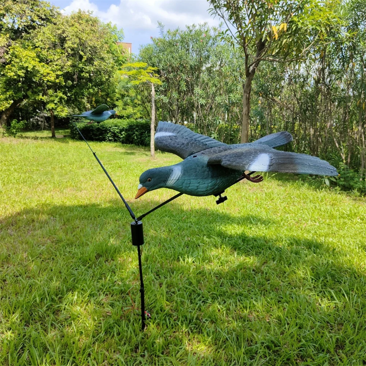 Ефективна магнитна въртяща се машина-примамка с дистанционно управление за привличане и лов на птици