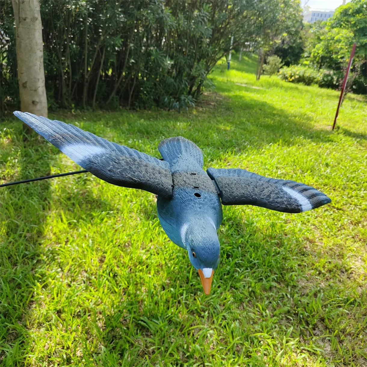 Ефективна магнитна въртяща се машина-примамка с дистанционно управление за привличане и лов на птици