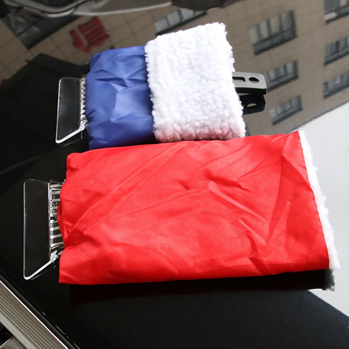 Стъргалка за лед с ръкавица – идеална за зимни условия