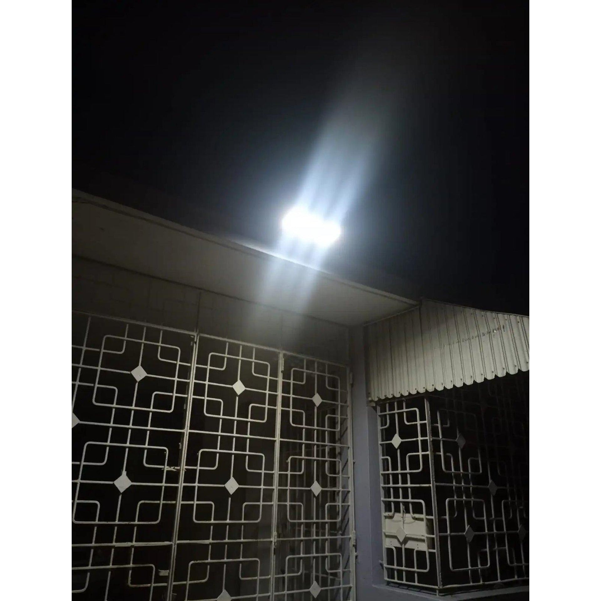 LED фенер за градина