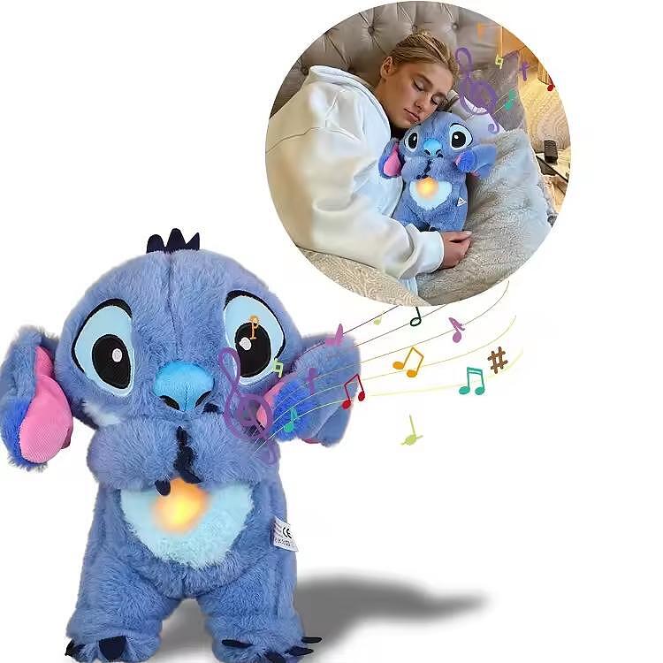 Плюшена играчка Stitch, имитираща дишане със светещо сърце – музика, движение и комфорт за бебета