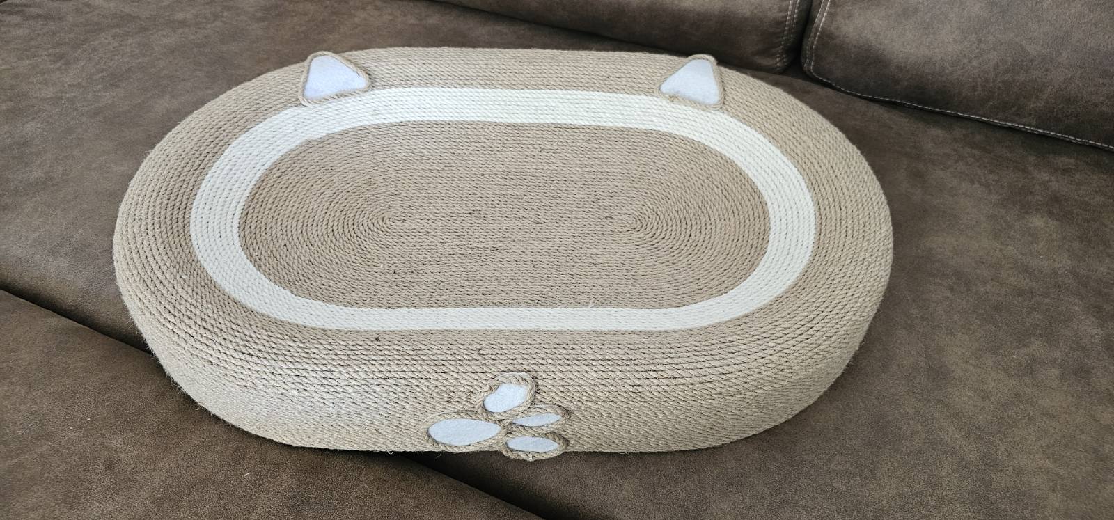 Котешко легло от сезалено въже и драскалка за нокти в едно, устойчиво на надраскване