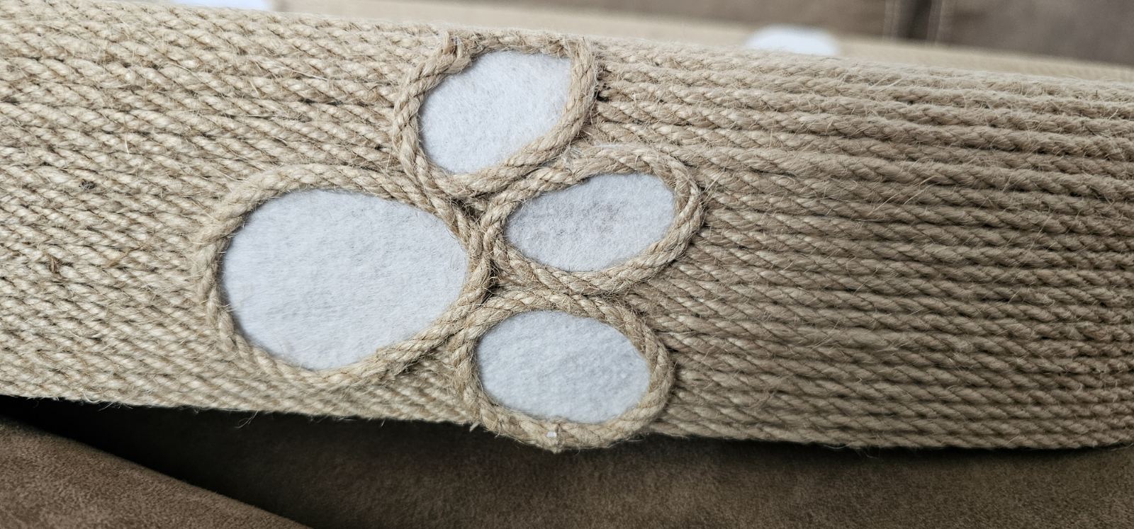 Котешко легло от сезалено въже и драскалка за нокти в едно, устойчиво на надраскване